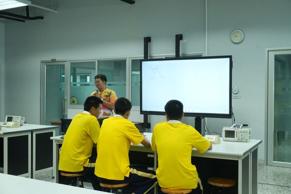 โรงเรียนปรีชานุศาสน์